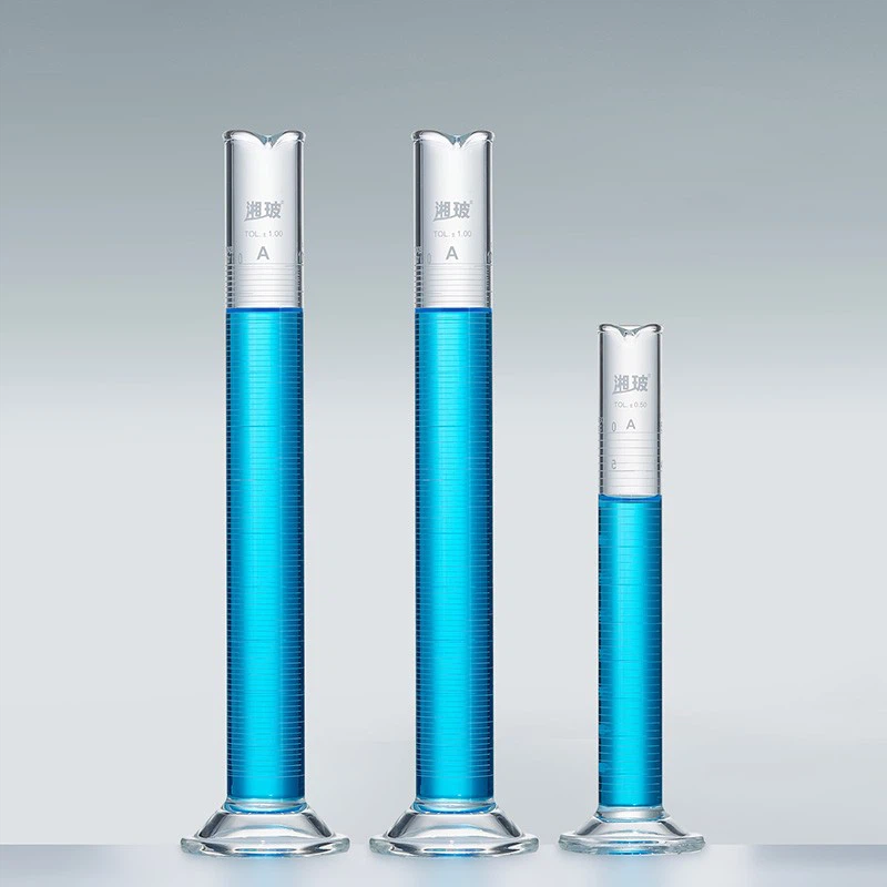 Glass measuring cylinder2